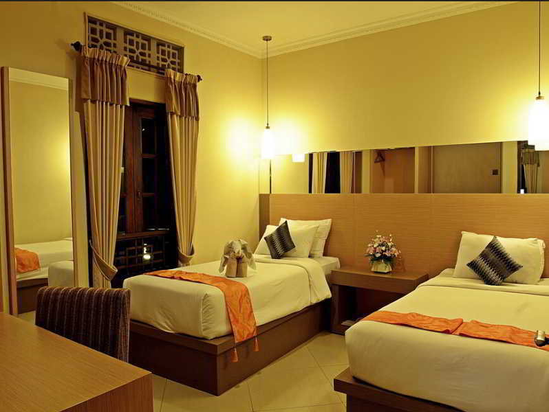 Royal Hotel And Villa Batu Batu  Ngoại thất bức ảnh