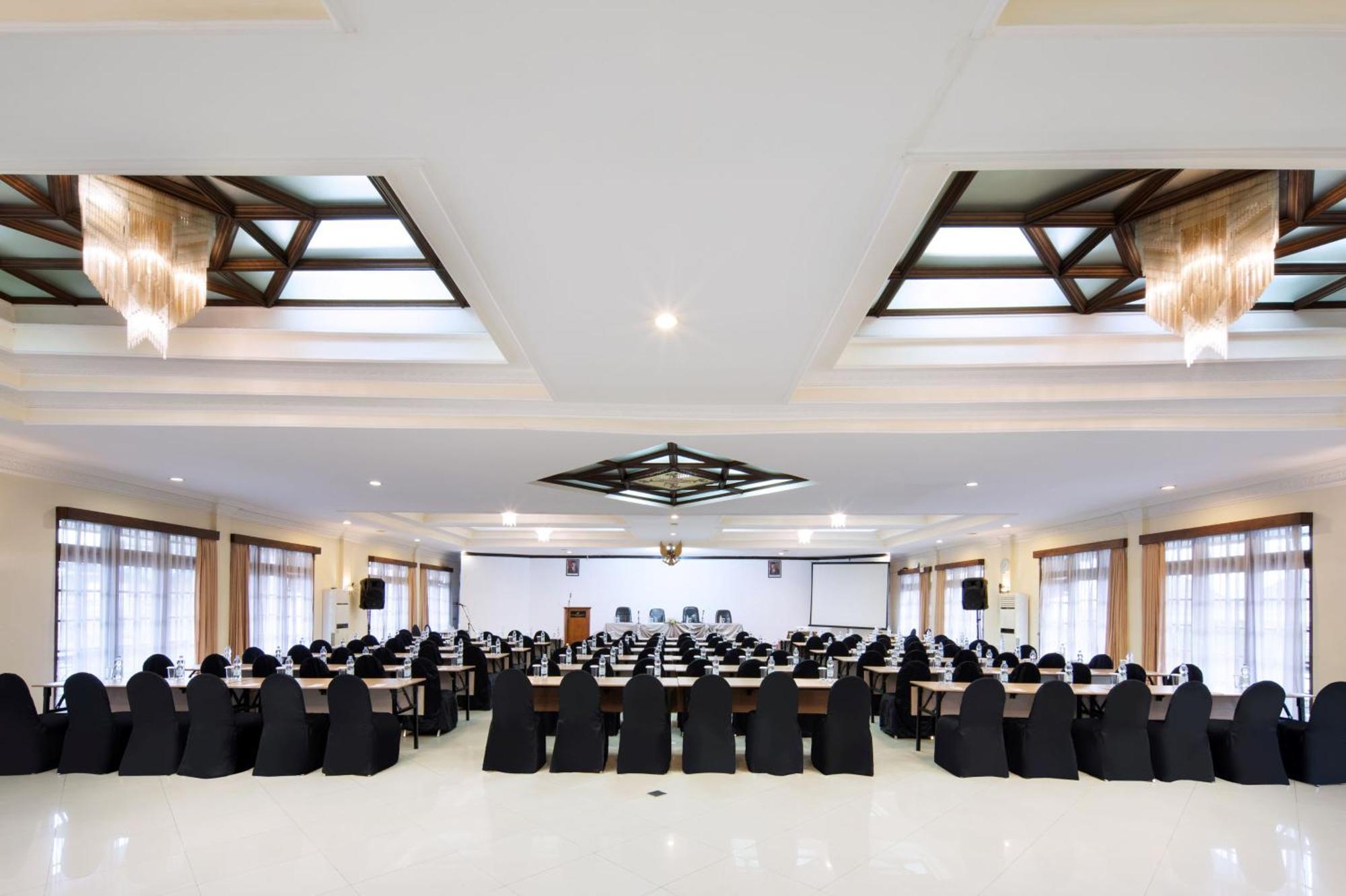 Royal Hotel And Villa Batu Batu  Ngoại thất bức ảnh