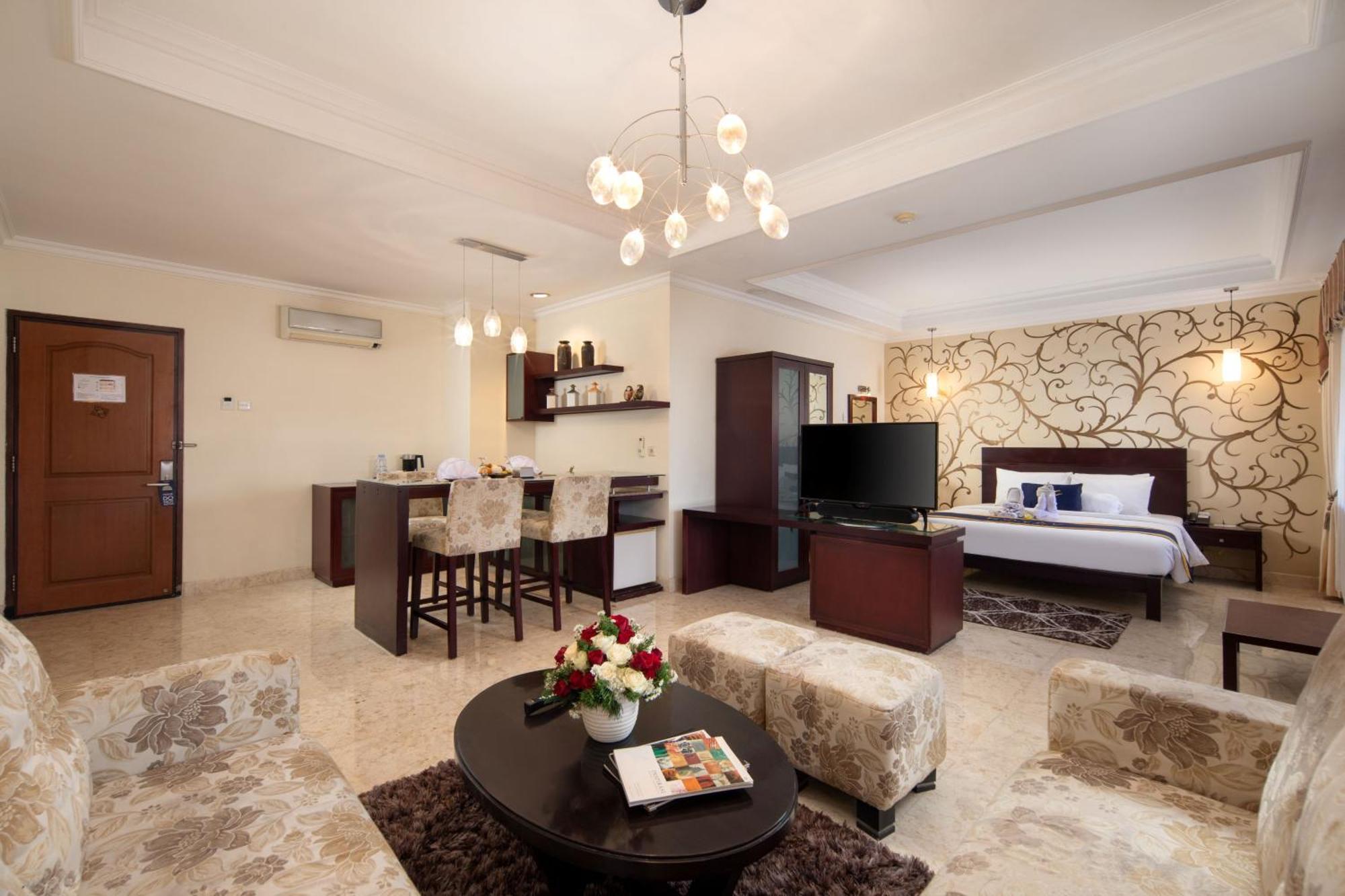 Royal Hotel And Villa Batu Batu  Ngoại thất bức ảnh