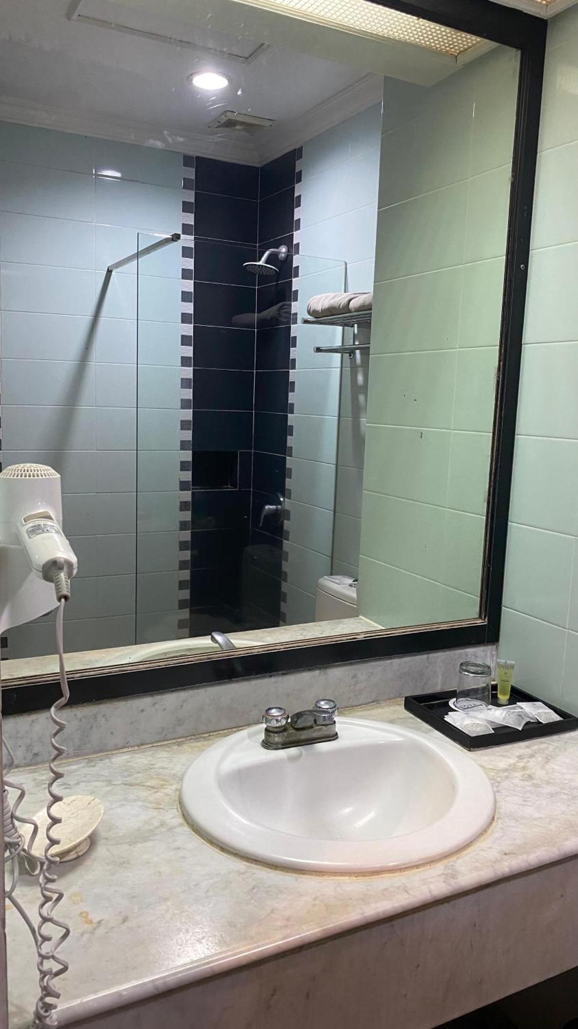 Royal Hotel And Villa Batu Batu  Ngoại thất bức ảnh