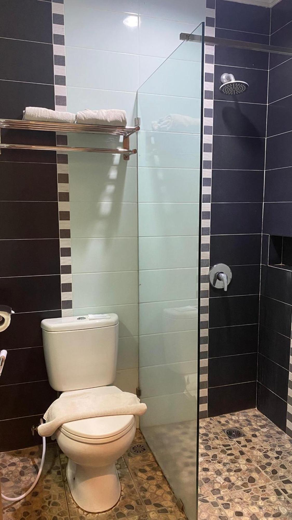 Royal Hotel And Villa Batu Batu  Ngoại thất bức ảnh