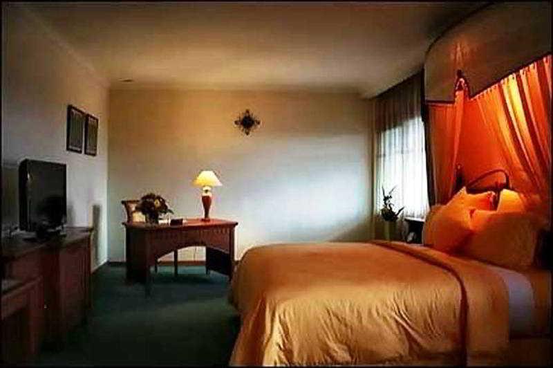 Royal Hotel And Villa Batu Batu  Ngoại thất bức ảnh