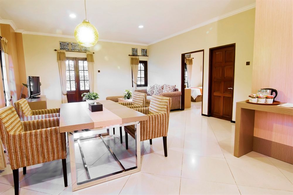 Royal Hotel And Villa Batu Batu  Ngoại thất bức ảnh