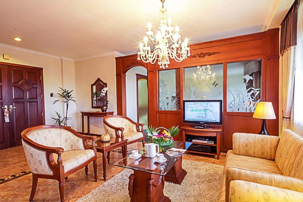 Royal Hotel And Villa Batu Batu  Ngoại thất bức ảnh