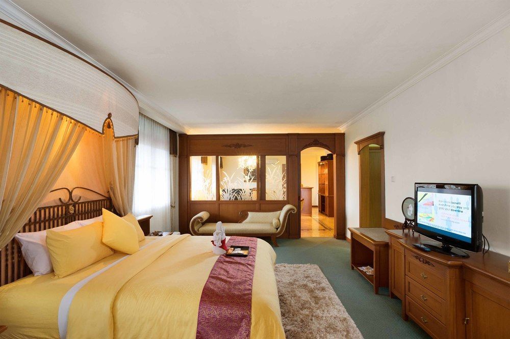 Royal Hotel And Villa Batu Batu  Ngoại thất bức ảnh