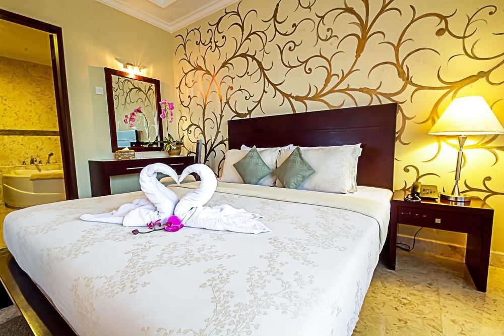 Royal Hotel And Villa Batu Batu  Ngoại thất bức ảnh