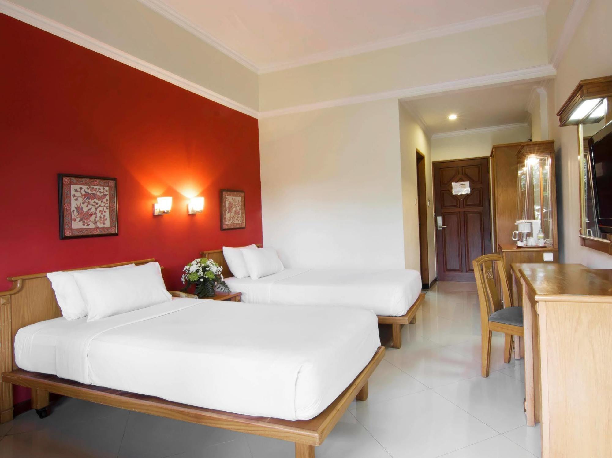 Royal Hotel And Villa Batu Batu  Ngoại thất bức ảnh