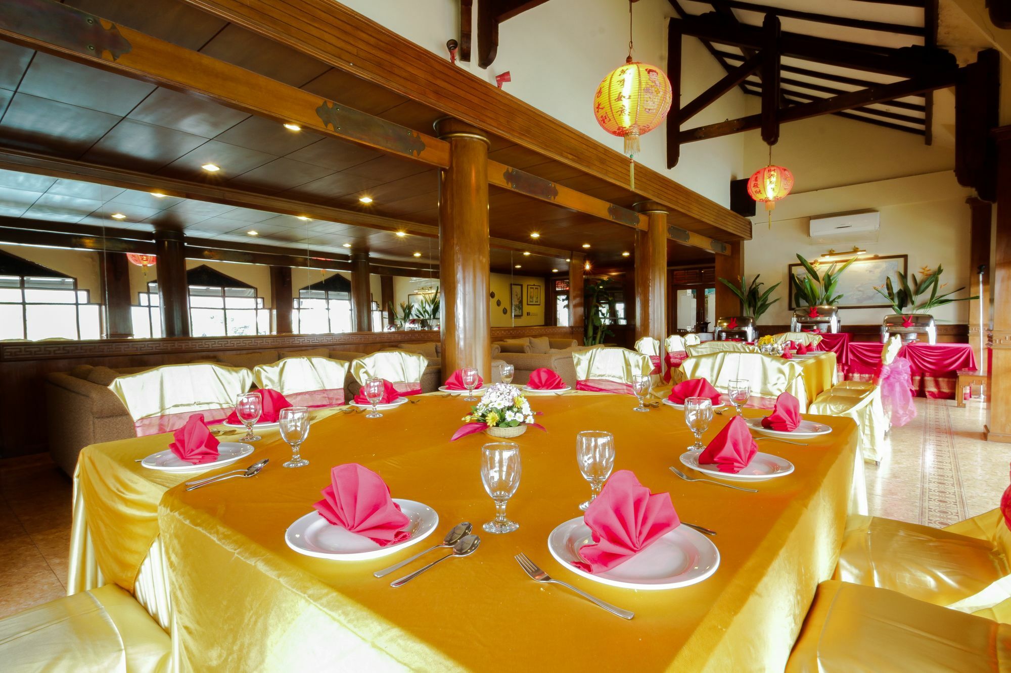 Royal Hotel And Villa Batu Batu  Ngoại thất bức ảnh